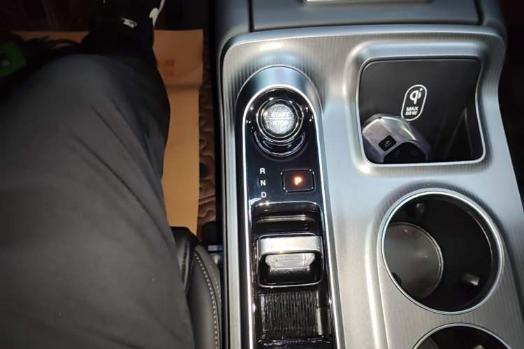 Used GAC Trumpchi E8 2024 Honor Series 2.0L Honor Edition Gear Lever