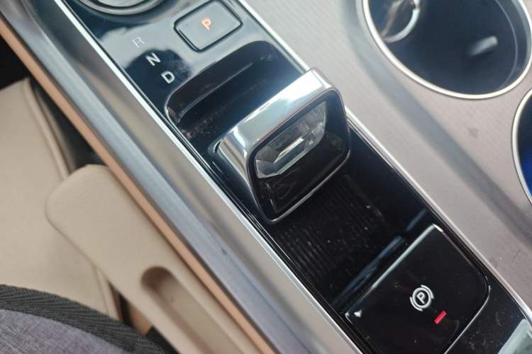 Used GAC Trumpchi E8 2024 Honor Series 2.0L Honor Edition Gear Lever