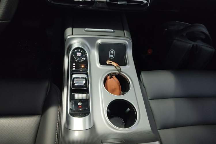Used GAC Trumpchi E8 2024 Honor Series 2.0L Honor Edition Gear Lever