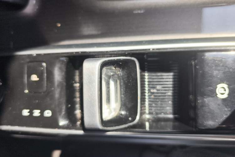 Used GAC Trumpchi E8 2024 Honor Series 2.0L Honor Edition Gear Lever