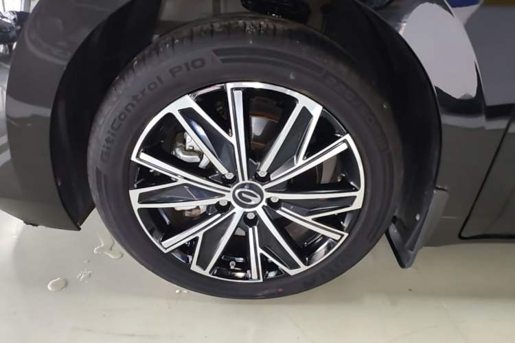 Used GAC Trumpchi E8 2024 Honor Series 2.0L Honor Edition Left Front Wheel Hub