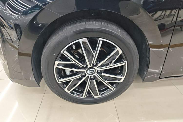 Used GAC Trumpchi E8 2024 Honor Series 2.0L Honor Edition Left Front Wheel Hub