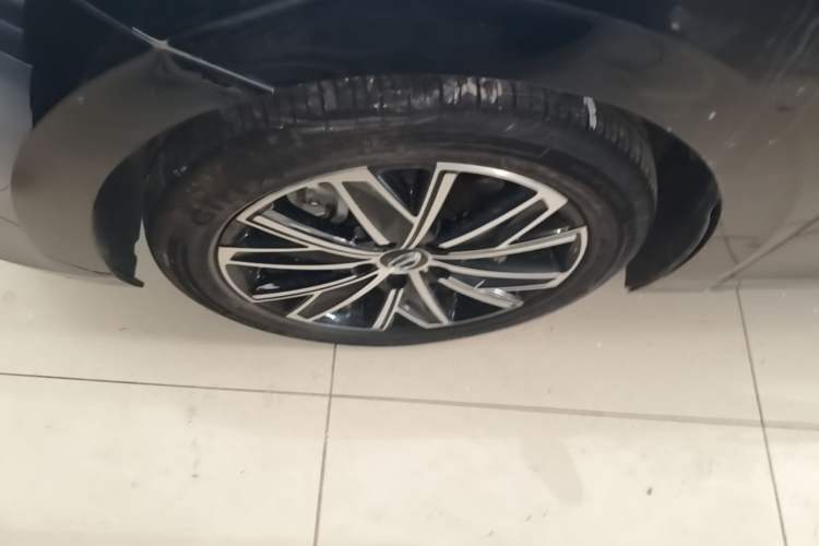 Used GAC Trumpchi E8 2024 Honor Series 2.0L Honor Edition Left Front Wheel Hub