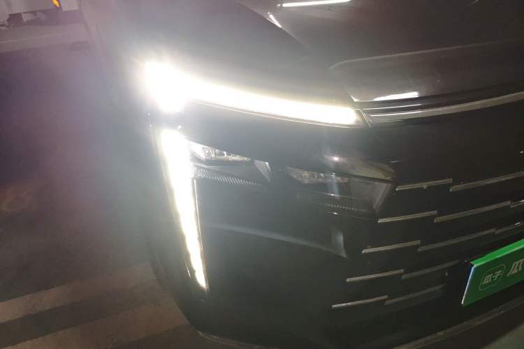 Used GAC Trumpchi E8 2024 Honor Series 2.0L Honor Edition Right Front Headlight