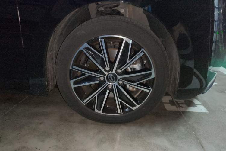Used GAC Trumpchi E8 2024 Honor Series 2.0L Honor Edition Right Front Wheel Hub