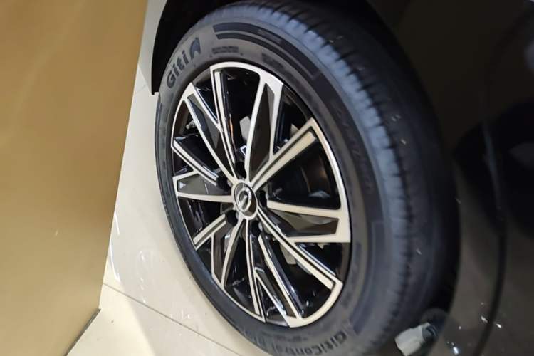Used GAC Trumpchi E8 2024 Honor Series 2.0L Honor Edition Right Rear Wheel Hub
