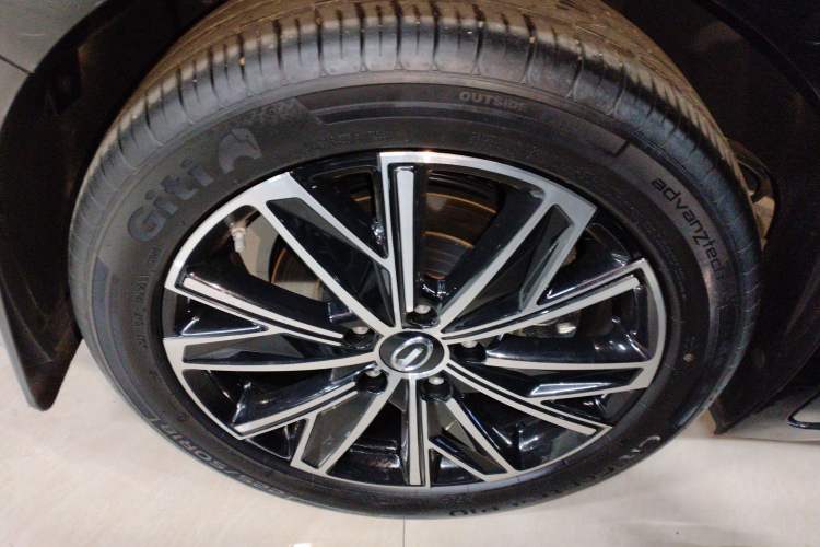 Used GAC Trumpchi E8 2024 Honor Series 2.0L Honor Edition Right Rear Wheel Hub