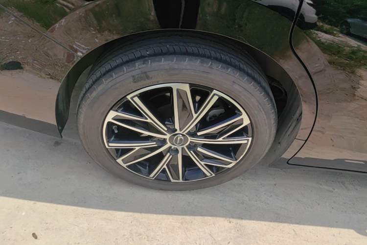 Used GAC Trumpchi E8 2024 Honor Series 2.0L Honor Edition Right Rear Wheel Hub