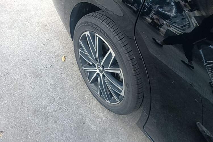 Used GAC Trumpchi E8 2024 Honor Series 2.0L Honor Edition Right Rear Wheel Hub
