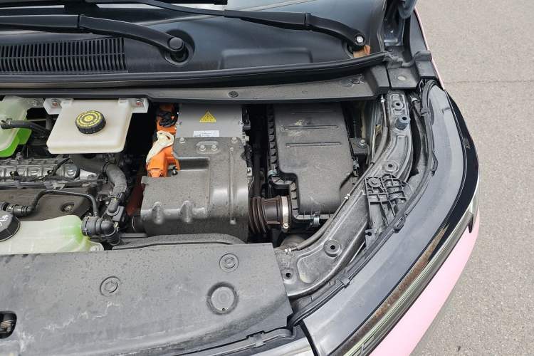 Used GAC Trumpchi E8 2024 Honor Series 2.0L Honor Edition Engine Bay Left