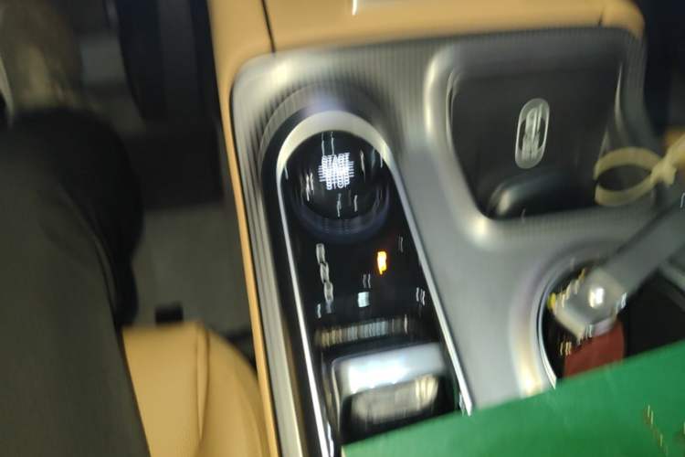 Used GAC Trumpchi E8 2024 Honor Series 2.0L Honor Edition Gear Lever