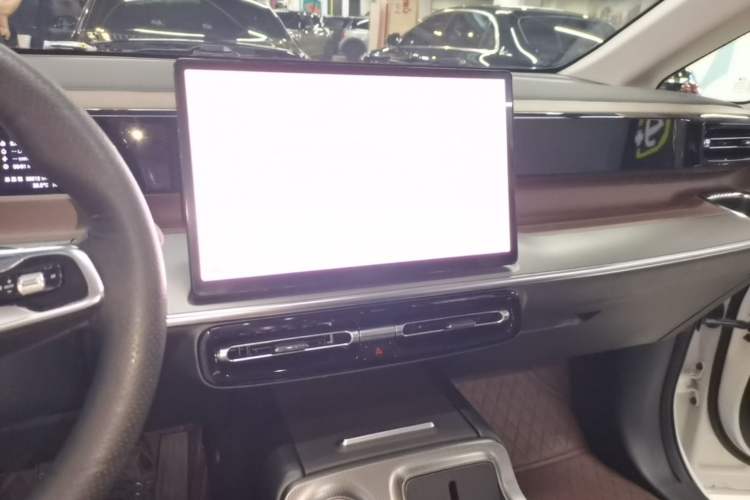 Used GAC Trumpchi E8 2024 Honor Series 2.0L Smart Edition Audio And AC Panel