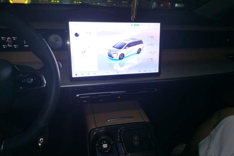 Used GAC Trumpchi E8 2024 Honor Series 2.0L Honor Edition Audio And AC Panel