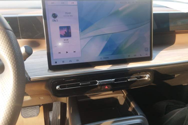 Used GAC Trumpchi E8 2024 Honor Series 2.0L Honor Edition Audio And AC Panel