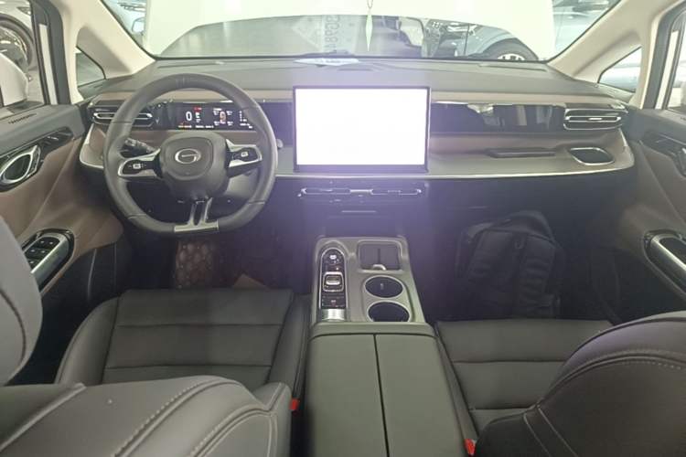 Used GAC Trumpchi E8 2024 Honor Series 2.0L Smart Edition Center Console