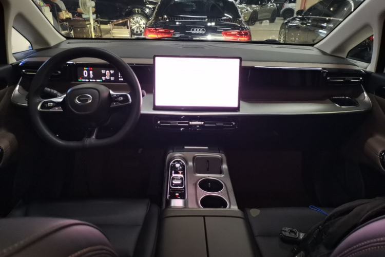 Used GAC Trumpchi E8 2024 Honor Series 2.0L Smart Edition Center Console