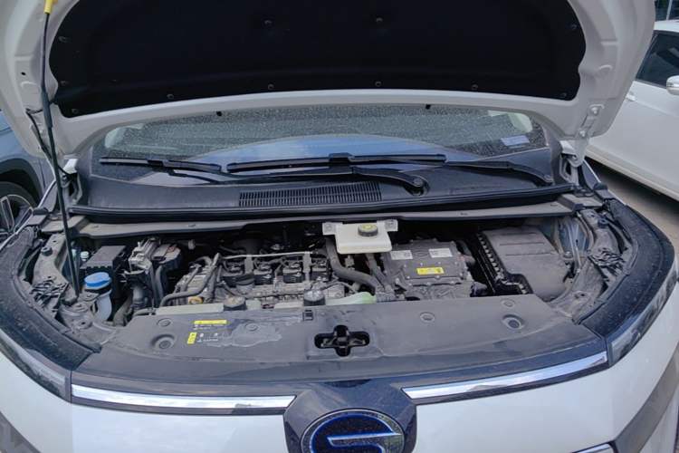 Used GAC Trumpchi E8 2024 Honor Series 2.0L Smart Edition Engine Bay