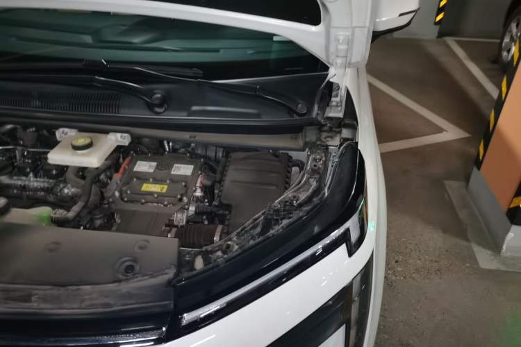 Used GAC Trumpchi E8 2024 Honor Series 2.0L Honor Edition Engine Bay Left
