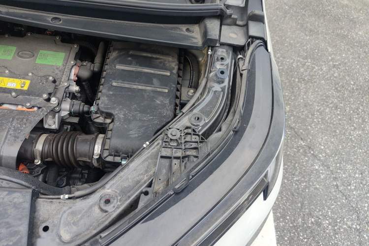 Used GAC Trumpchi E8 2024 Honor Series 2.0L Honor Edition Engine Bay Left