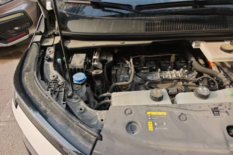 Used GAC Trumpchi E8 2024 Honor Series 2.0L Honor Edition Engine Bay Right