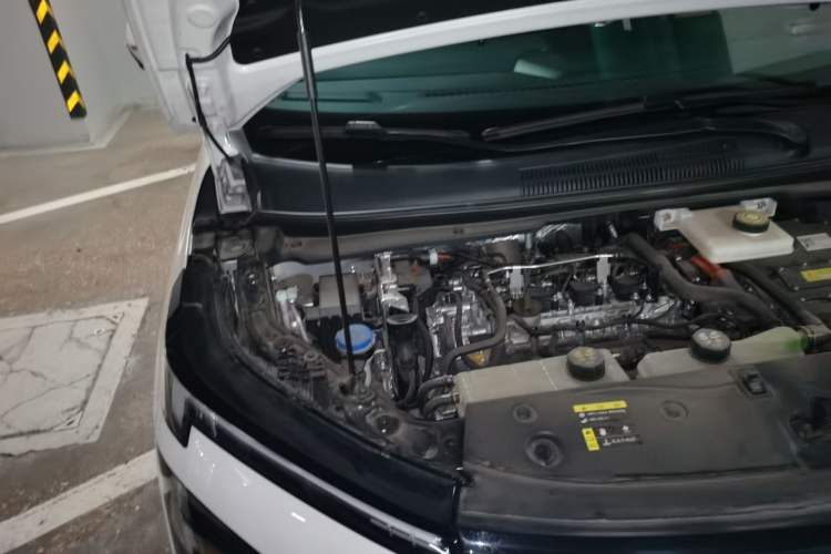 Used GAC Trumpchi E8 2024 Honor Series 2.0L Honor Edition Engine Bay Right