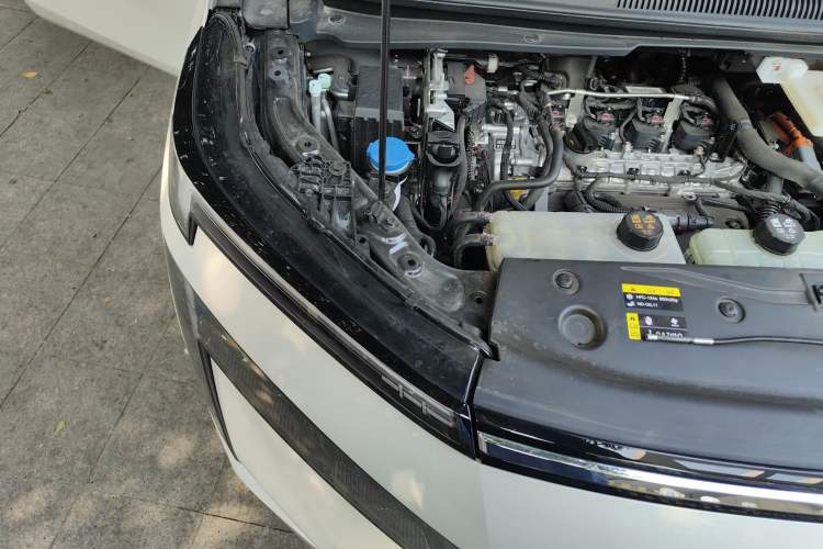 Used GAC Trumpchi E8 2024 Honor Series 2.0L Honor Edition Engine Bay Right