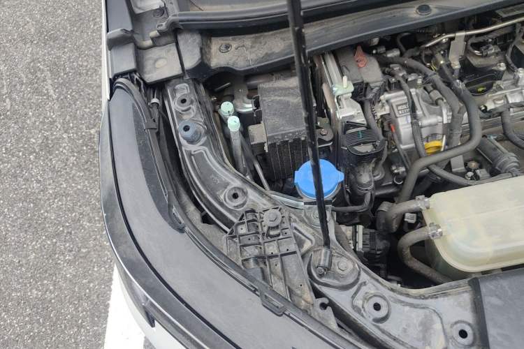 Used GAC Trumpchi E8 2024 Honor Series 2.0L Honor Edition Engine Bay Right