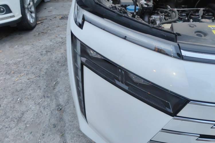 Used GAC Trumpchi E8 2024 Honor Series 2.0L Honor Edition Engine Bay Right