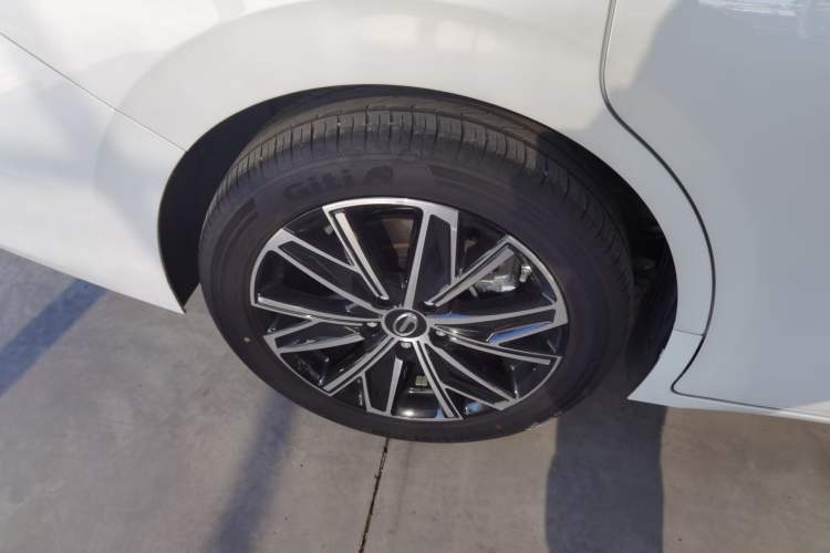 Used GAC Trumpchi E8 2024 Honor Series 2.0L Honor Edition Exterior 2