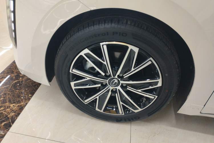 Used GAC Trumpchi E8 2024 Honor Series 2.0L Honor Edition Exterior 4