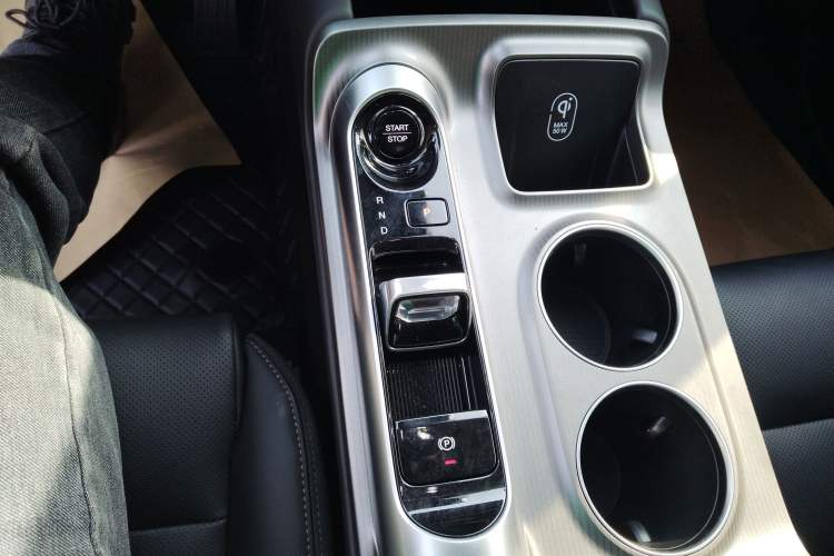Used GAC Trumpchi E8 2024 Honor Series 2.0L Honor Edition Gear Lever
