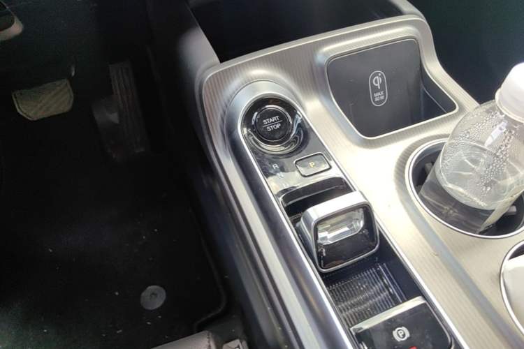 Used GAC Trumpchi E8 2024 Honor Series 2.0L Smart Edition Gear Lever
