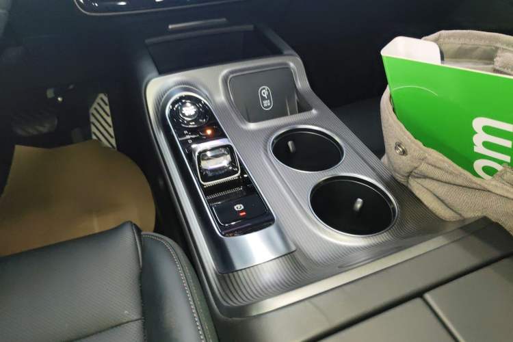Used GAC Trumpchi E8 2024 Honor Series 2.0L Honor Edition Gear Lever