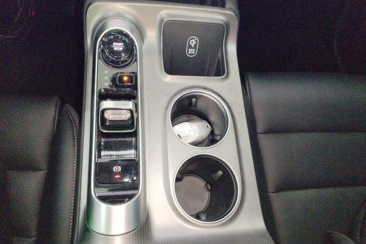 Used GAC Trumpchi E8 2024 Honor Series 2.0L Honor Edition Gear Lever