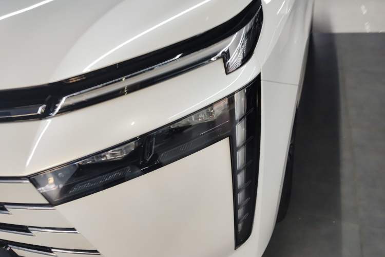Used GAC Trumpchi E8 2024 Honor Series 2.0L Honor Edition Left Front Headlight