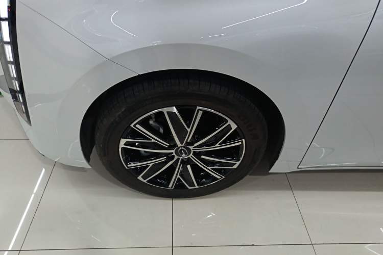 Used GAC Trumpchi E8 2024 Honor Series 2.0L Honor Edition Left Front Wheel Hub