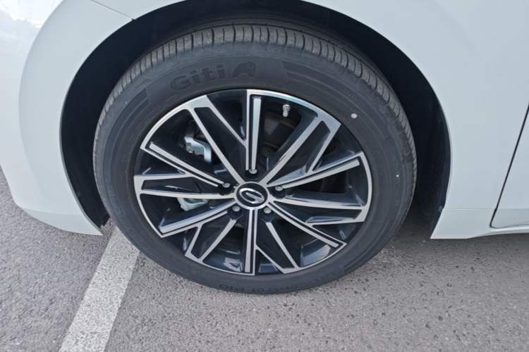 Used GAC Trumpchi E8 2024 Honor Series 2.0L Honor Edition Left Front Wheel Hub