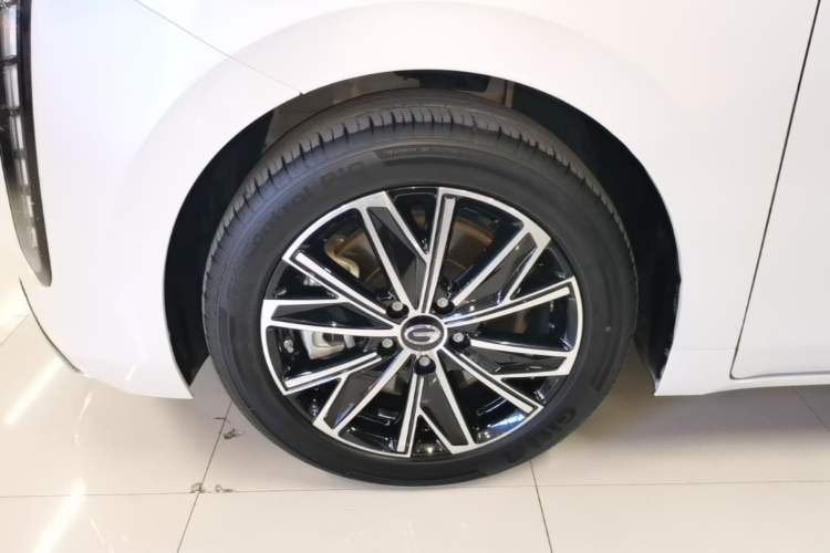 Used GAC Trumpchi E8 2024 Honor Series 2.0L Smart Edition Left Front Wheel Hub