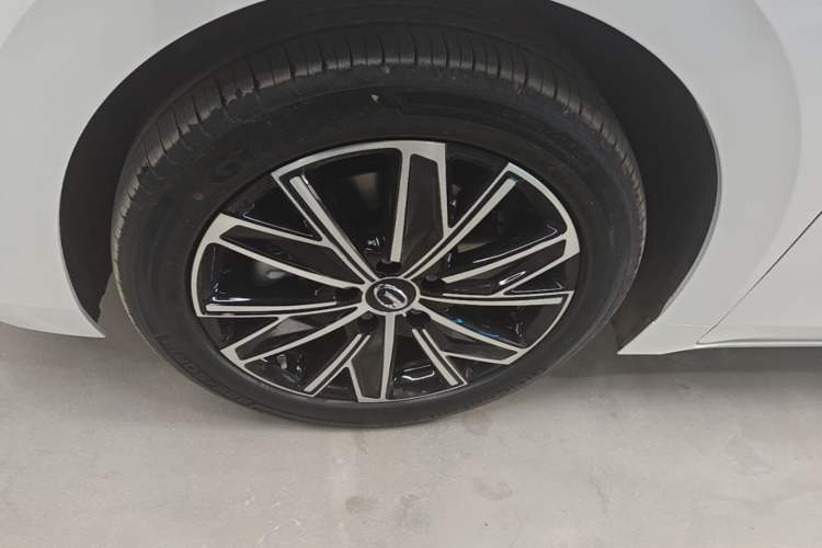 Used GAC Trumpchi E8 2024 Honor Series 2.0L Honor Edition Left Front Wheel Hub