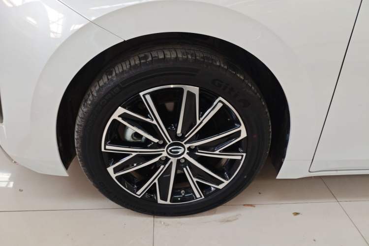 Used GAC Trumpchi E8 2024 Honor Series 2.0L Honor Edition Left Front Wheel Hub