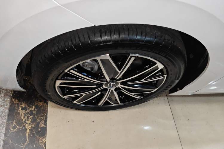Used GAC Trumpchi E8 2024 Honor Series 2.0L Honor Edition Left Front Wheel Hub
