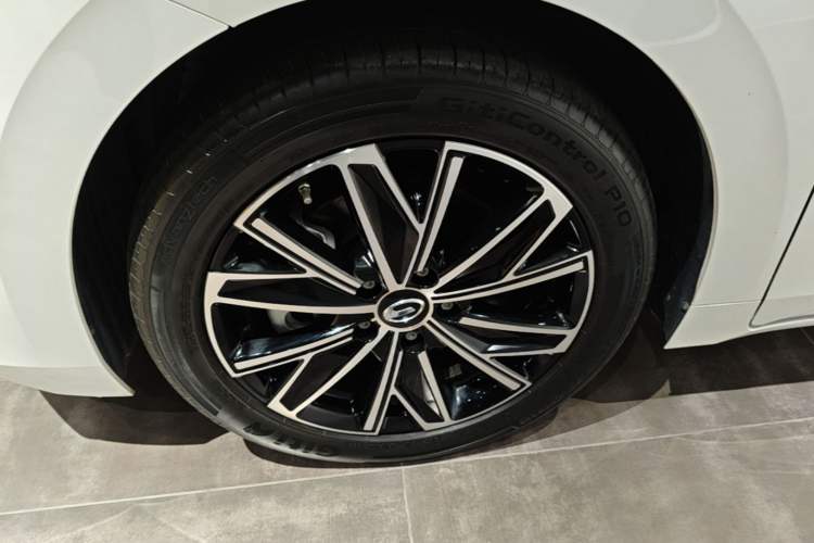 Used GAC Trumpchi E8 2024 Honor Series 2.0L Honor Edition Left Front Wheel Hub