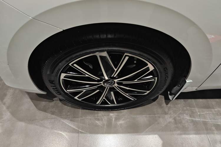 Used GAC Trumpchi E8 2024 Honor Series 2.0L Honor Edition Left Front Wheel Hub
