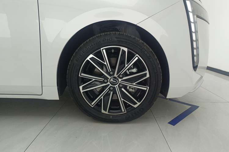 Used GAC Trumpchi E8 2024 Honor Series 2.0L Honor Edition Left Rear Wheel Hub