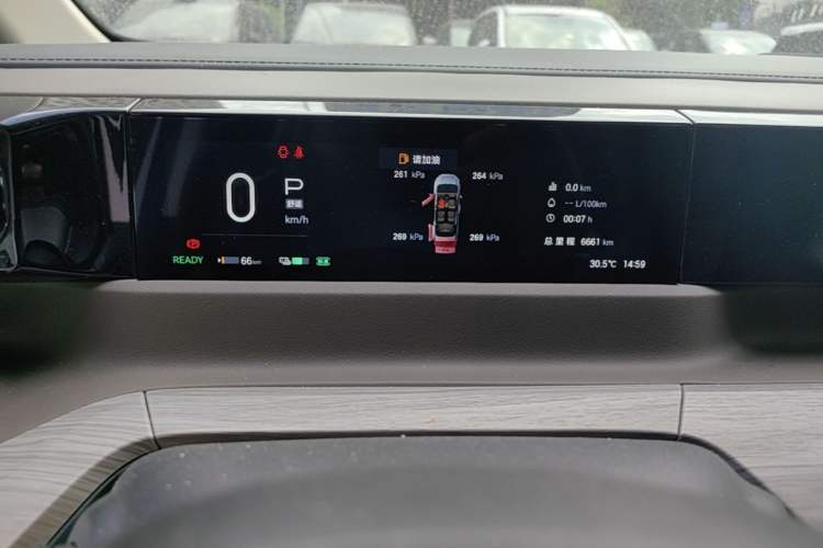 Used GAC Trumpchi E8 2024 Honor Series 2.0L Smart Edition Odometer Close Up