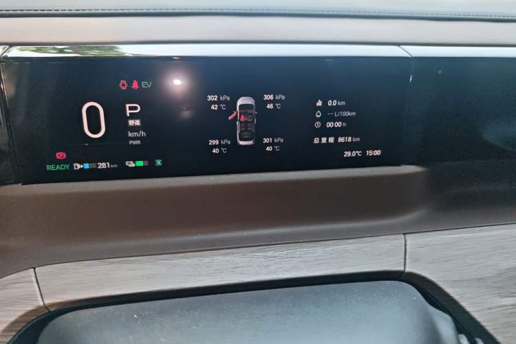 Used GAC Trumpchi E8 2024 Honor Series 2.0L Honor Edition Odometer Close Up
