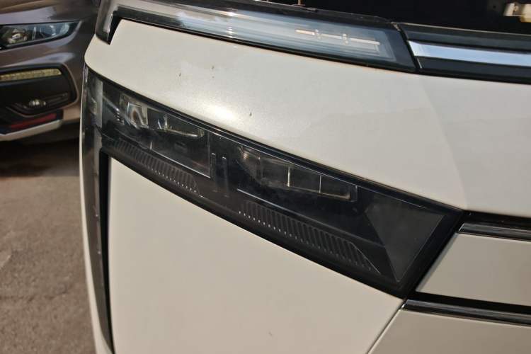Used GAC Trumpchi E8 2024 Honor Series 2.0L Honor Edition Right Front Headlight