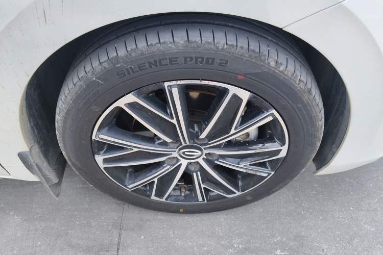 Used GAC Trumpchi E8 2024 Honor Series 2.0L Honor Edition Right Front Wheel Hub