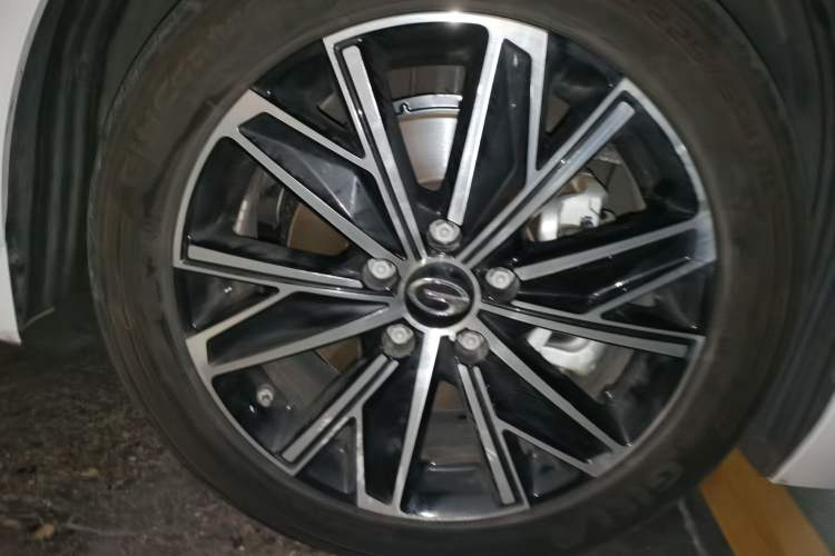 Used GAC Trumpchi E8 2024 Honor Series 2.0L Honor Edition Right Front Wheel Hub