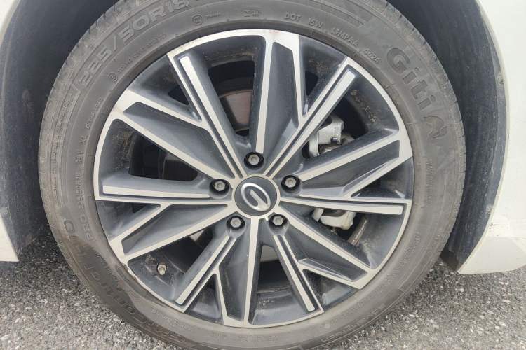 Used GAC Trumpchi E8 2024 Honor Series 2.0L Honor Edition Right Front Wheel Hub